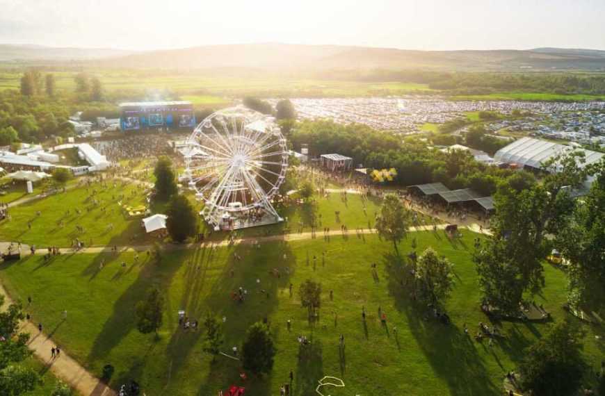 Cum să trăiești sustenabil experiența Electric Castle