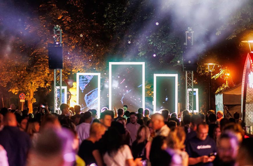 Între 24 și 26 aprilie, Parcul Feroviarilor devine scena unei petreceri urbane în aer liber.